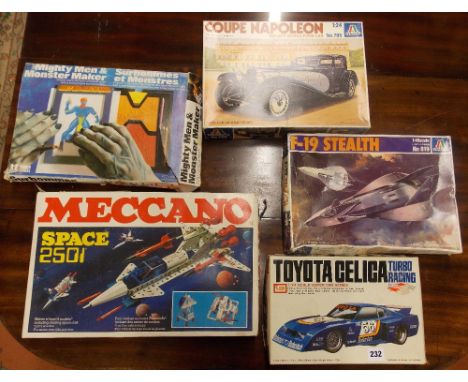 MECCANO SPACE 2501 CONSTRUCTION KIT AND PLASTER SCALE MODEL KITS