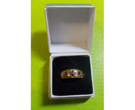 EDWARDIAN 15CT RUBY AND DIAMOND CHIP RING 2.4g APPROX
