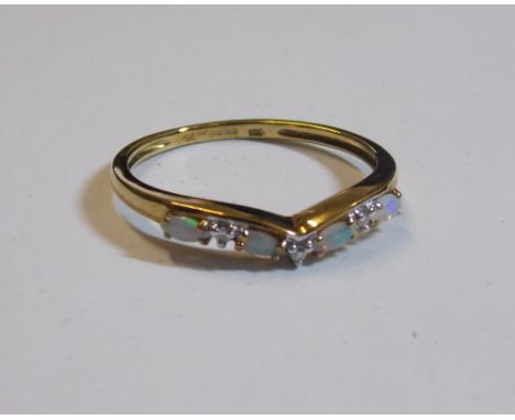 9CT GOLD OPAL SET WISHBONE RING 2.3g SIZE.W