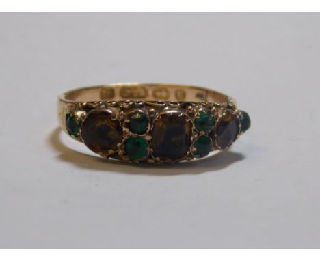 15CT GOLD RUBY AND EMERALD STONE SET DRESS RING 2.3g