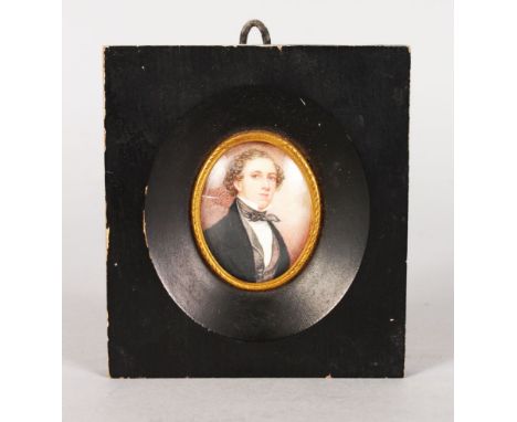 AN EARLY VICTORIAN OVAL PORTRAIT MINIATURE OF A GENTLEMAN wearing a dark coat and cravat. 4.5cms x 3.5cms, with gilt metal su