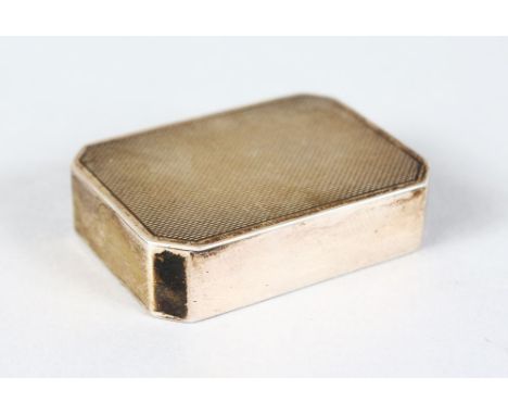 AN ENGINE TURNED VINAIGRETTE with cut off corners. 4.5cms long.  Birmingham 1949.