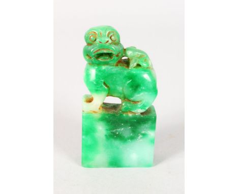 A CHINESE CARVED JADE DOG  OF FOE SEAL.  2.5ins high.