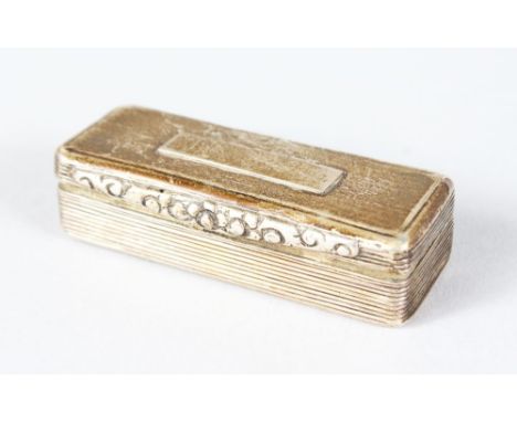 A VICTORIAN ENGINE TURNED NARROW SNUFF BOX. 6.5cms long.  Birmingham 1840.  Maker: Edward Smith.
