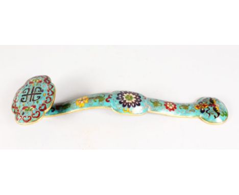 A CHINESE CLOISONNE ENAMEL RUI SCEPTRE. 15ins long.