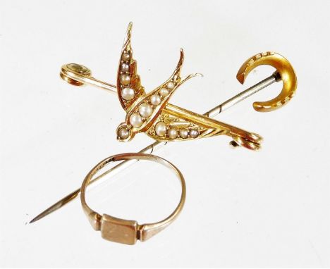 Three items of various jewellery, comprising a 9ct gold signet ring, 1g, a horseshoe stick pin, a yellow metal swallow brooch