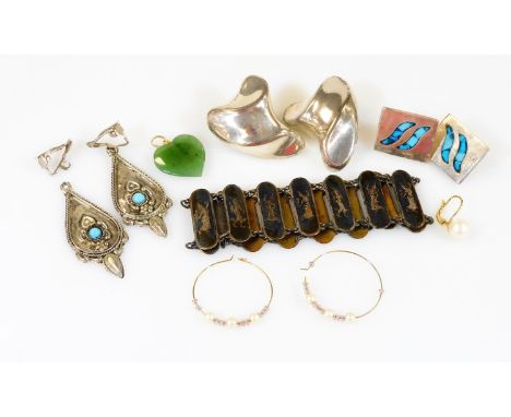 Various modern jewellery, comprising a pair of Mexican silver earrings, of waved design, a pair of silver and blue stone set 