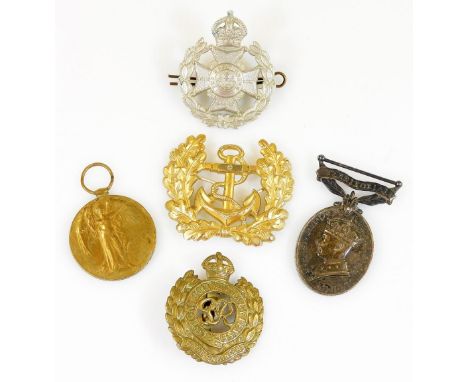 A WW1 campaign medal, bearing mark 24154 PTE J H Wilkinson Notts &amp; Derby R, various cap badges, to include Honi Soit Qui 