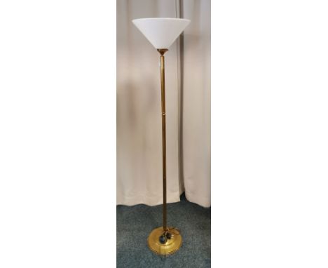 STEHLAMPE / DECKENFLUTER im Stil des Art déco; 2. Hälfte 20. Jh.; profilierter, gekehlter, aufgewölbter und beschwerter Runds