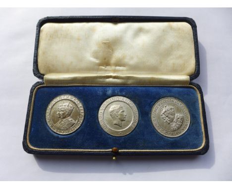 A CASED YEAR OF THE THREE KINGS 1936, COMPRISING THREE SILVER 32MM MEDAL SET, EACH MEDAL BEARS SILVER HALLMARKS 