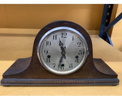 A WESTMINSTER CHIMING MAHOGANY CASED MANTLE CLOCK 