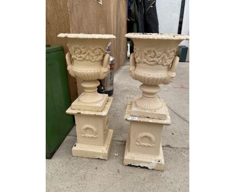 A PAIR OF VINTAGE CAST IRON URN PLANTERS ON PEDESTAL BASES (H:68CM D:28CM) 