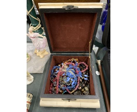 A QUANTITY OF GLASS NECKLACES IN A VINTAGE DECORATIVE BOX 