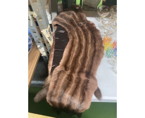 A VINTAGE FUR STOLE 