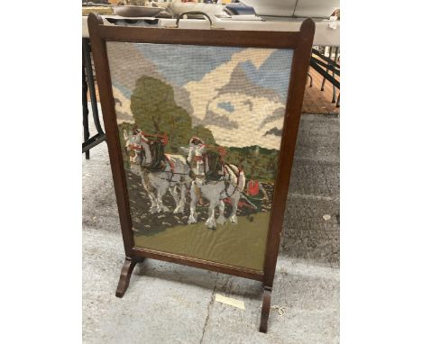 A VINTAGE WOOLWORK TAPESTRY FIRE SCREEN IN A MAHOGANY FRAME HEIGHT 71CM 