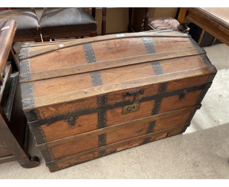A VICTORIAN DOMED TOP STEAMER TRUNK WITH METAL BANDS, 36" WIDE 