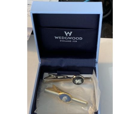 TWO WEDGEWOOD JASPERWARE TIE PINS IN A PRESENTATION BOX 