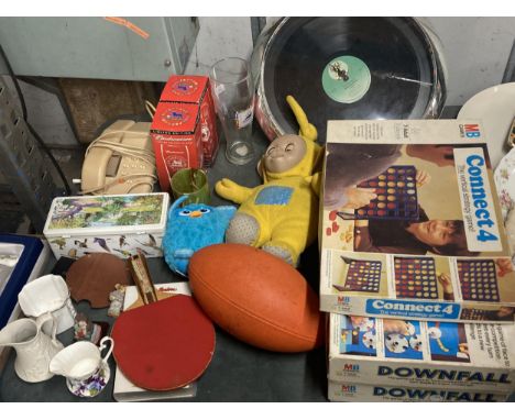 A MIXED LOT TO INCLUDE GAMES, TOYS, GLASSES, CERAMICS, A VINTAGE PHONE, ETC 