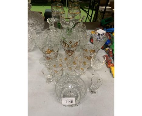 A QUANTITY OF GLASSWARE TO INCLUDE WINE GLASSES, SHERRY, LICQUOR, VINTAGE VASES, ETC 