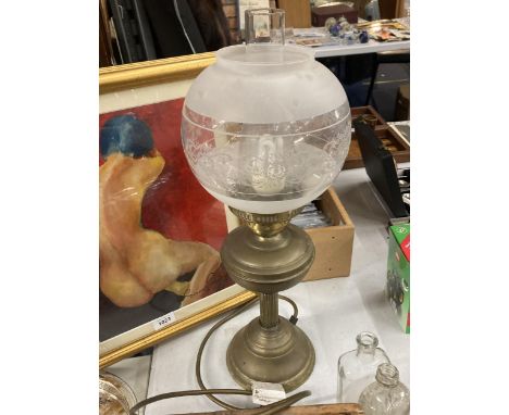 A VINTAGE OIL LAMP WITH FROSTED AND ETCHED SHADE AND GLASS CHIMNEY 