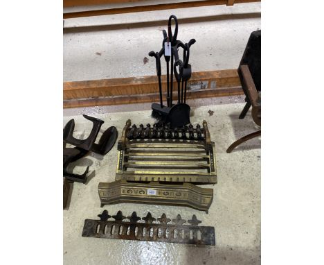 A BRASS FIRE GRATE &amp; FIRESIDE COMPANION SET 