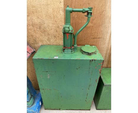A LARGE VINTAGE MANUAL OIL DRUM AND PUMP 
