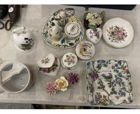 A QUANTITY OF CERAMICS TO INCLUDE A MIDWINTER CRUET SET ON STAND, TRINKET BOXES, POSIES 