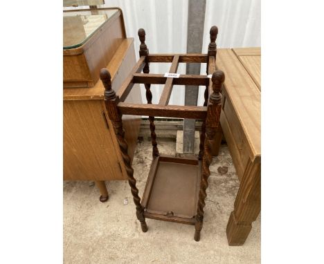 AN EARLY 20TH CENTURY OAK FOUR DIVISION BARLEY TWIST STICK STAND WITH SOLID COPPER DRIP TRAY 