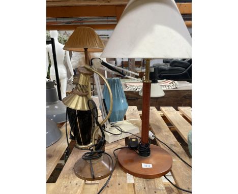 A MIXED GROUP OF VINTAGE TABLE LAMPS TO INCLUDE ANGLE POISE EXAMPLE 