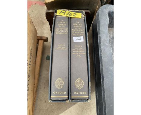 A COLLECTION OF VINTAGE BOOKS TO INCLUDE THE DICTIONARY OF NATIONAL BIOGRAPHY ETC 