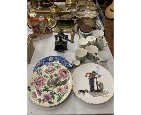 A LARGE MIXED LOT TO INCLUDE A SALTER MINCER, CABINET PLATES, ROYAL WORCESTER STORAGE JARS, WEDGWOOD, PORTMEIRION, ETC 