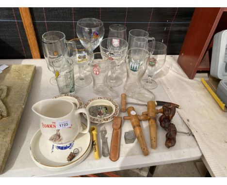 AN ASSORTMENT OF VINTAGE BREWERY ITEMS TO INCLUDE A FAMOUS GROUSE JUG, BRANDED GLASSES AND ASH TRAYS ETC 