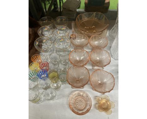 A QUANTITY OF VINTAGE GLASSWARE TO INCLUDE A TRIFLE BOWL, DESSERT BOWLS, SHOT GLASSES, ETC 
