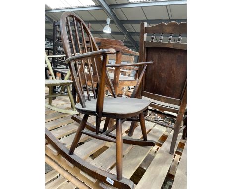 AN ERCOL STYLE ELM ROCKING CHAIR 