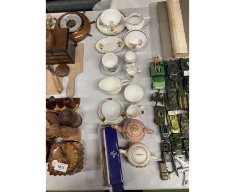 A QUANTITY OF COLLECTABLES TO INCLUDE A FRANZ DRAGONFLY SPOON, MINTON MILK &amp; SUGAR BOWLS, ROYAL WORCESTER, LIMOGES ETC., 