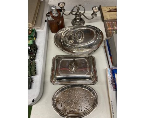 A QUANTITY OF SILVER PLATE TO INCLUDE A SILVER IN LEATHER HOLDER HIP FLASK, TUREENS, CANDLEABRA AND TRAY 