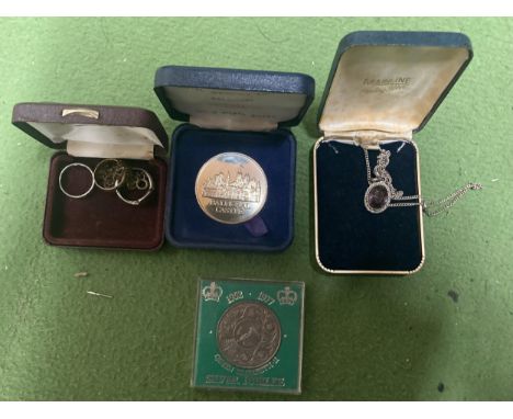 A ROYAL WEDDING EDITION BALMORAL CASTLE SOLID NICKEL SILVER COIN TOGETHER WITH A SILVER JUBILEE COIN, RINGS AND NECKLACE 