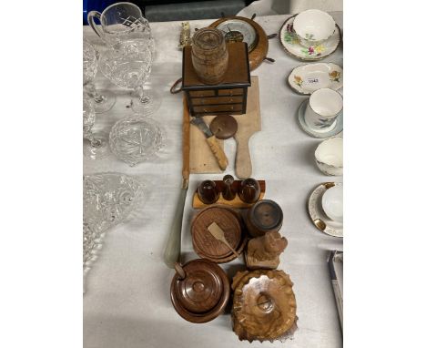 A QUANTITY OF TREEN TO INCLUDE A BAROMETER, COASTERS, SALT &amp; PEPPER POTS, JEWELLERY BOX, ETC., 