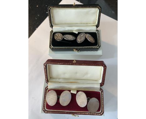 TWO PAIRS OF HALLMARKED SILVER CUFFLINKS IN PRESENTATION BOXES AND OUTER BOX 