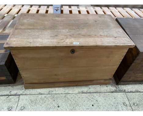 A VINTAGE PINE BLANKET CHEST 