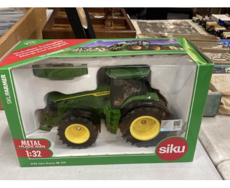 A BOXED SIKU MODEL OF A JOHN DEERE 8R- 370 TRACTOR REF NO 43329 SCALE 1:32 