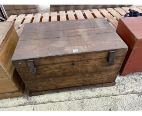 A VINTAGE HARDWOOD BLANKET / DOWRY CHEST, 20" DEPTH 