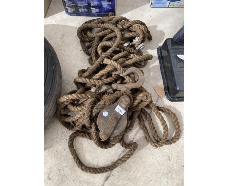 A LENGTH OF VINTAGE PULLEY/WINCH ROPE WITH HOOKS 