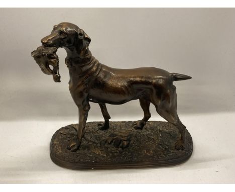 AN ART DECO STYLE RESIN MODEL OF A HUNTING DOG 