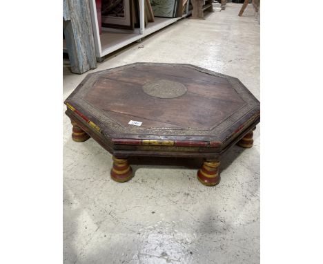 A VINTAGE INDIAN HARDWOOD OCTAGONAL LOW COFEE TABLE WITH BRASS DESIGN 