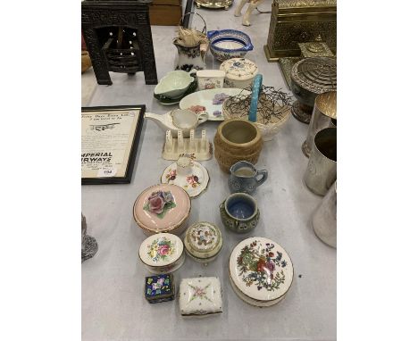 A MIXED LOT OF CERAMIC ITEMS TO INCLUDE TRINKET DISHES, A CARLTO WARE LEAF SHAPED JUG AND SAUCER, QUIMPER BOWL, PRESERVE POT,
