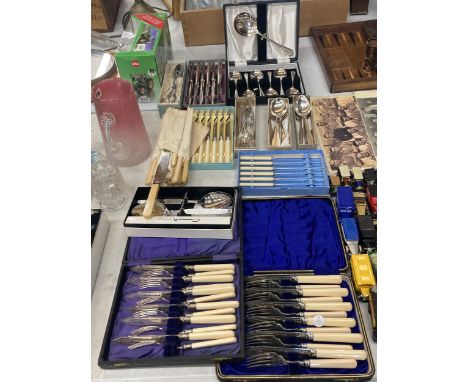 A LARGE QUANTITY OF BOXED VINTAGE FLATWARE TO INCLUDE FISH KNIVES AND FORKS, SERVING SPOONS, ETC 