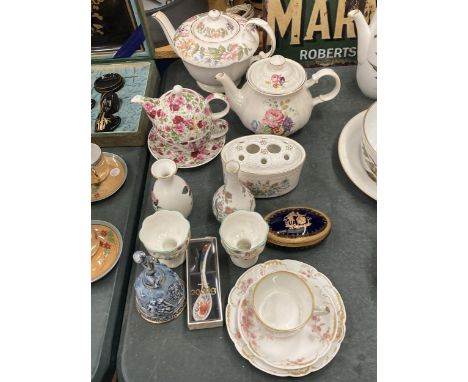 A MIXED LOT TO INCLUDE PARAGON AND SADLER TEAPOTS, MINTON HADDON HALL POTS A HAVILAND, FRANCE CHINA TRIO, VASES, LIMOGES TRIN