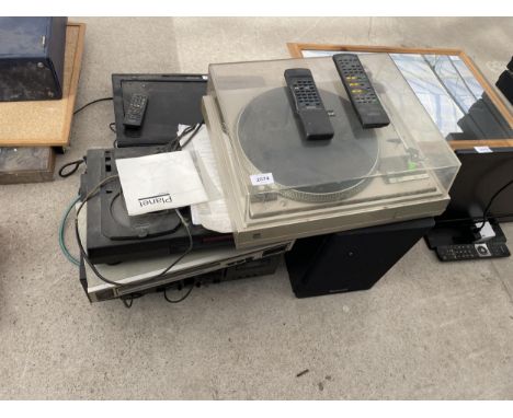 AN ASSORTMENT OF STEREO ITEMS TO INCLUDE A DUAL RECORD PLAYER, SPEAKERS AND CASSETTE DECK ETC 