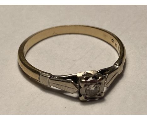 AN 18 CARAT GOLD SOLITAIRE DIAMOND RING K 